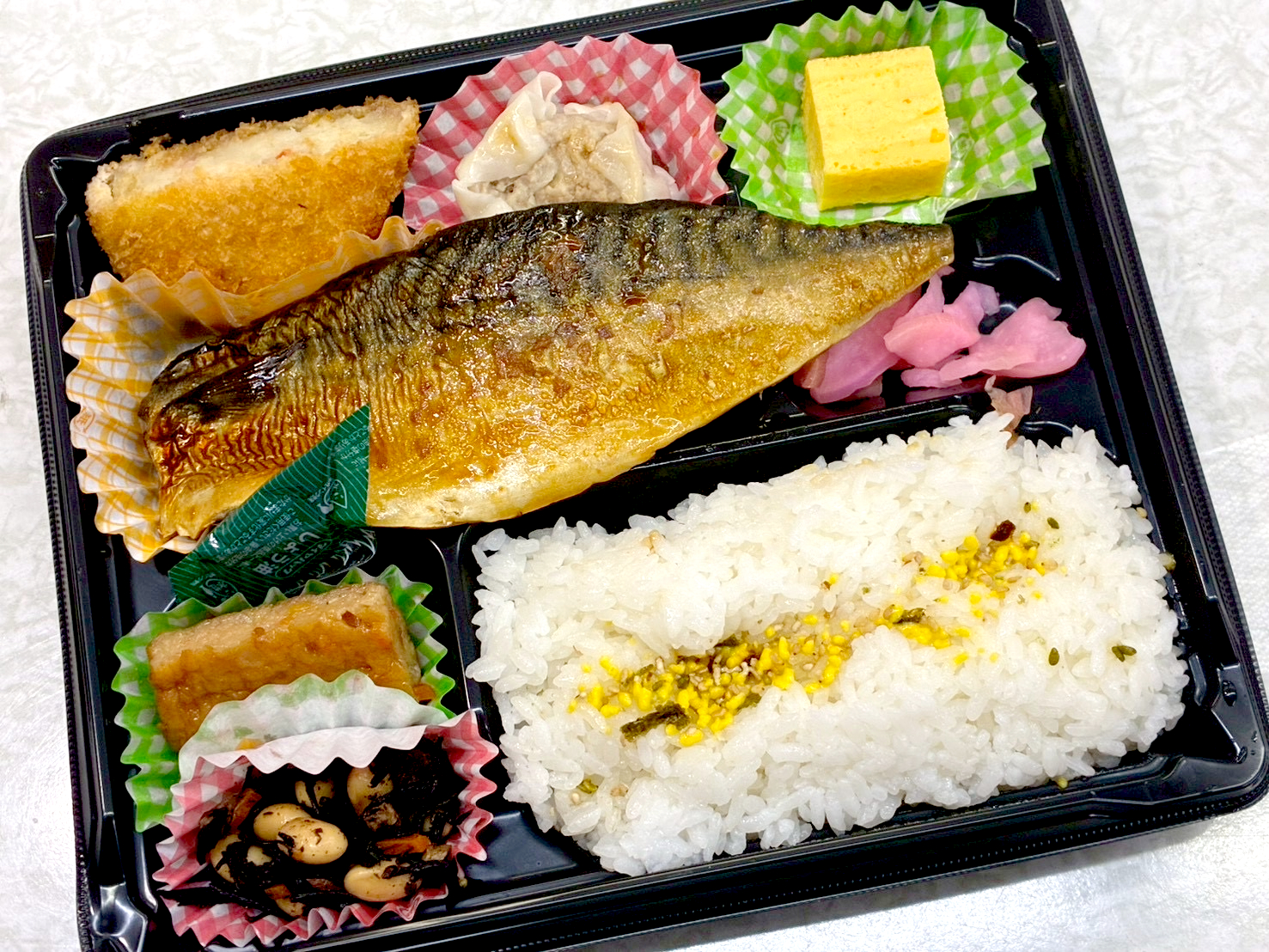サバの味噌煮弁当(火・木:照り焼き)
