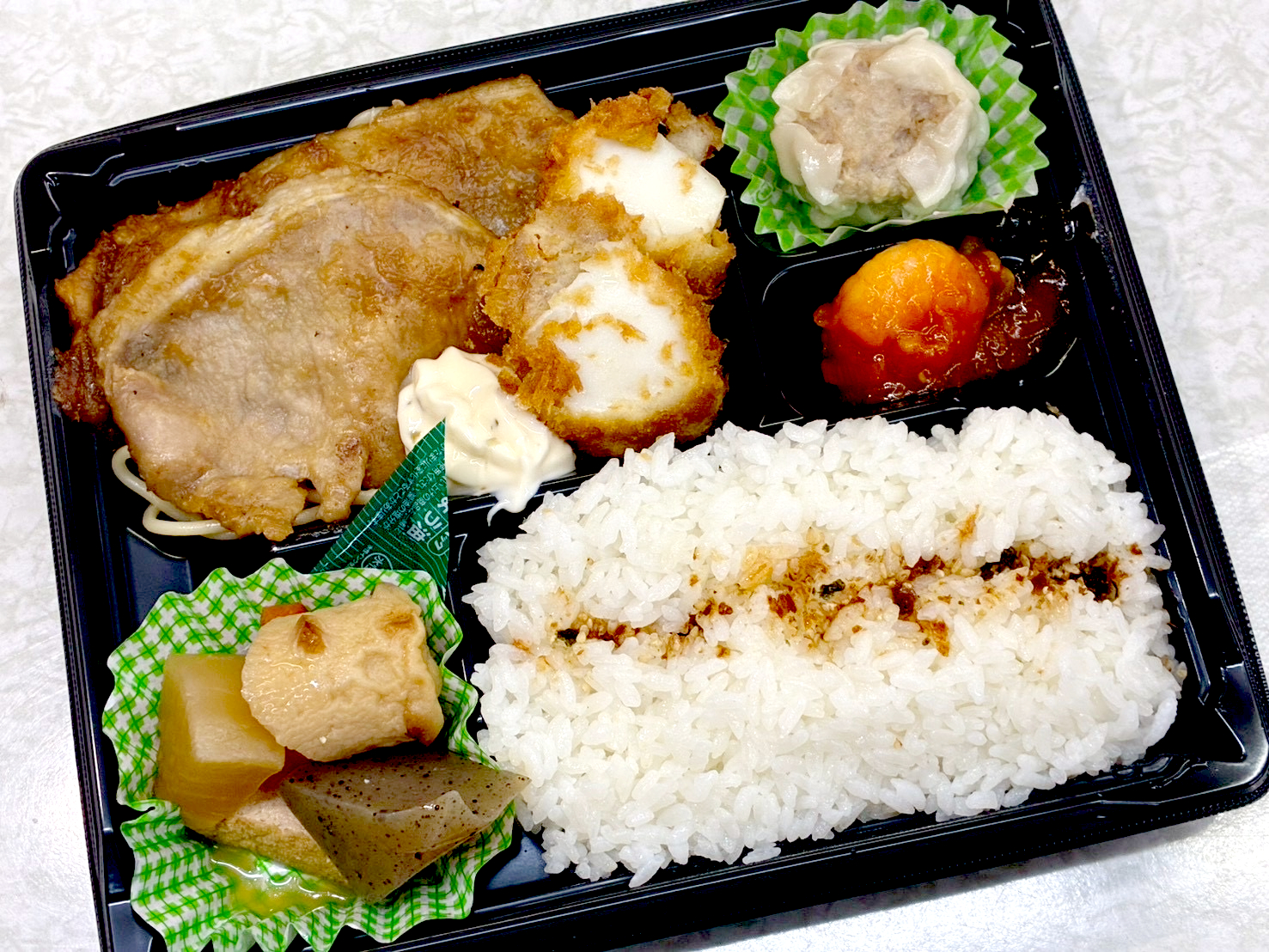 鶏和風焼きと白身魚のフライ弁当